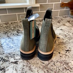 Toms Dakota Boot Green Camo size 8.5.  NWT in box.  Water-Resistant